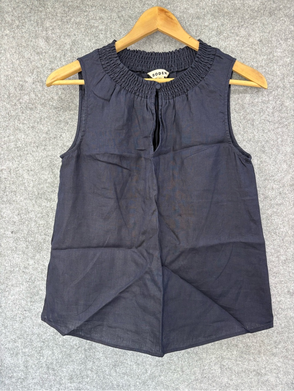 NWOT Boden  Georgia Linen Sleeveless top Navy Smocked ruffle  Neck size 4